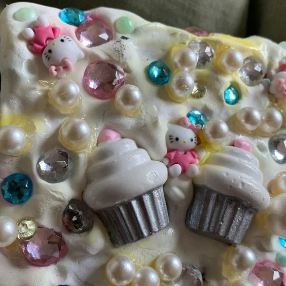 Hello Kitty storage box - Picture 2 of 11